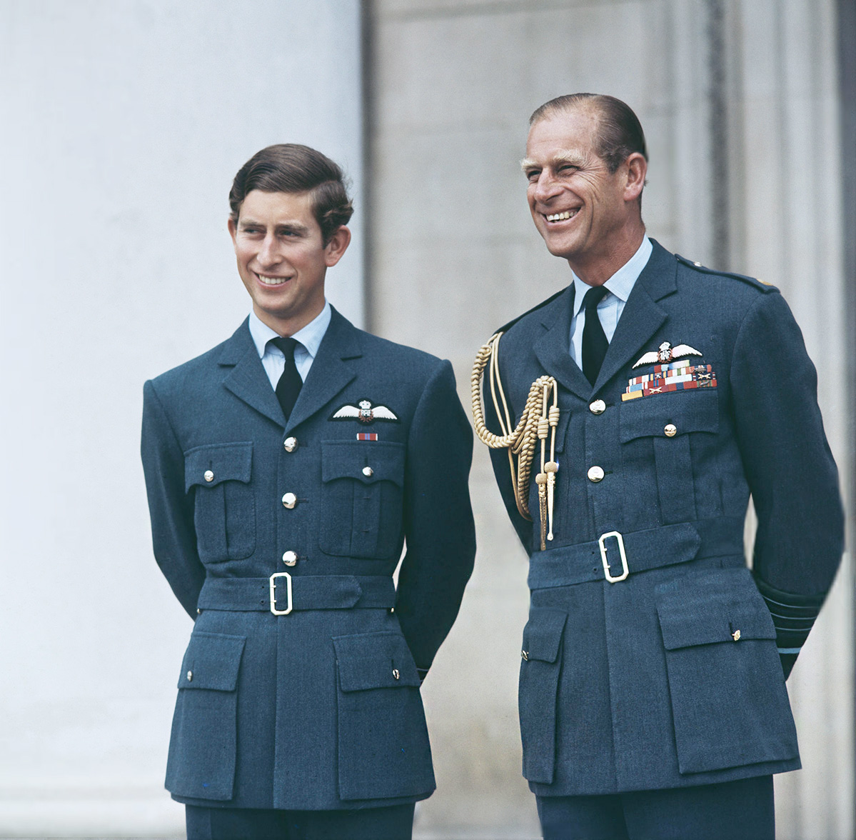 Amol_Radzhan_izvinilsya_pered_korolevskoy_semyoy_03_Mainstyle.jpgПринц Чарльз, принц Уэльский, получает свои крылья в RAF Cranwell в Линкольншире, Великобритания, 20 августа 1971 года