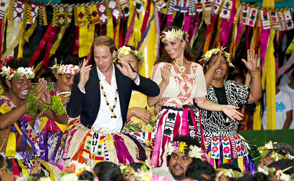 Принц Уильям и Кейт Миддлтон во время королевского тура, Фиджи 2012