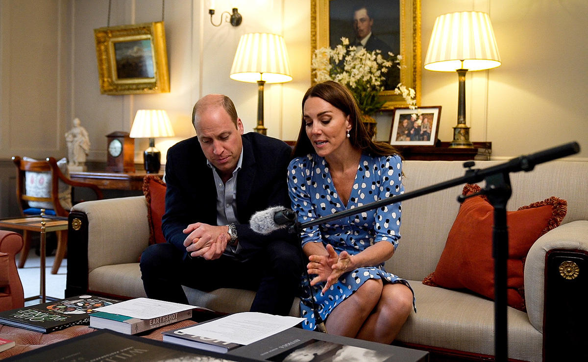 Принц Уильям и Кейт Миддлтон прерывают работу 500 радиостанций Великобритании, чтобы сообщить королевству о проблеме с ментальным здоровьем нации и способах борьбы с одиночеством, 13 мая 2022, Англия