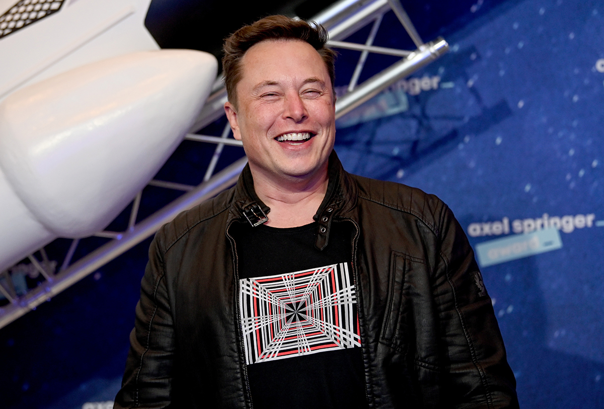 SpaceX запустит первый рекламный щит в космосе