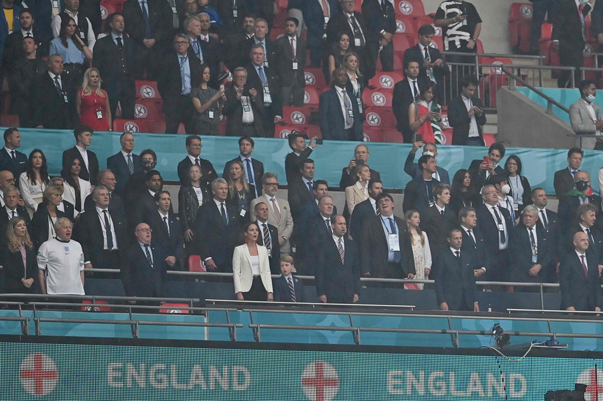 VIP-трибуна на стадионе «Уэмбли» во время финала Евро-2020