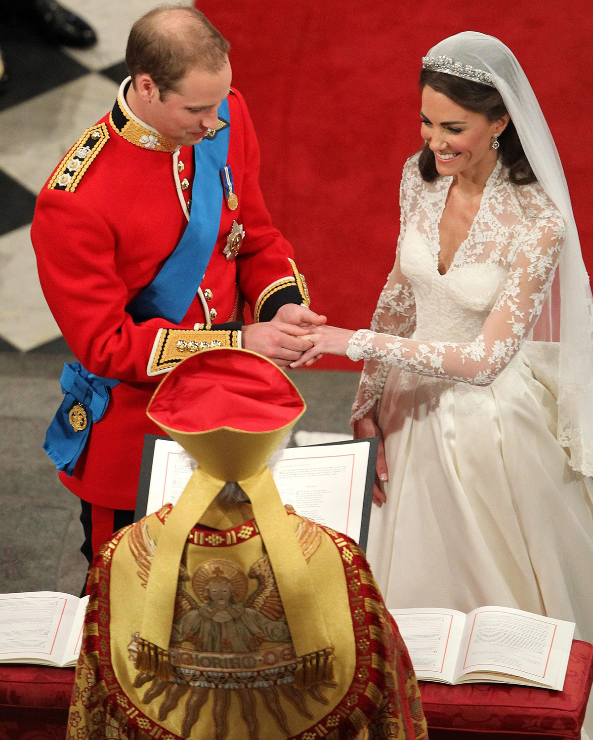Принц Уильям и Кейт Миддлтон обмениваются клятвами верности 