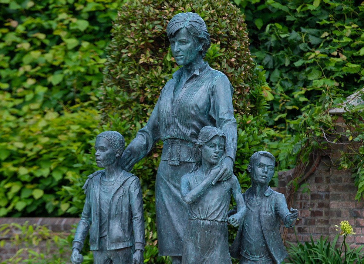 Значение детей в статуе принцессы Дианы