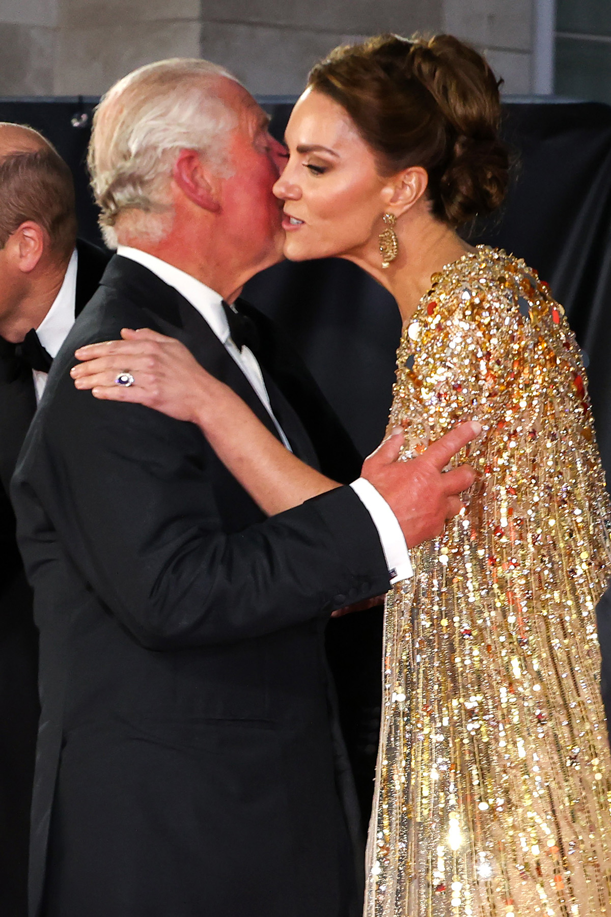 Принц Чарльз и Кейт Миддлтон на премьере фильма о Джеймсе Бонде «Не время умирать»