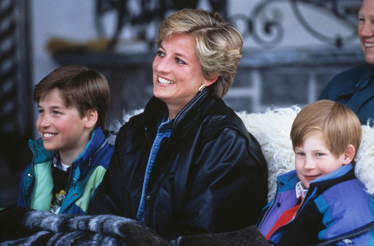 Принцесса Диана с сыновьями принцем Уильямом и принцем Гарри на лыжных каникулах в Лехе, Австрия, 30 марта 1993 год