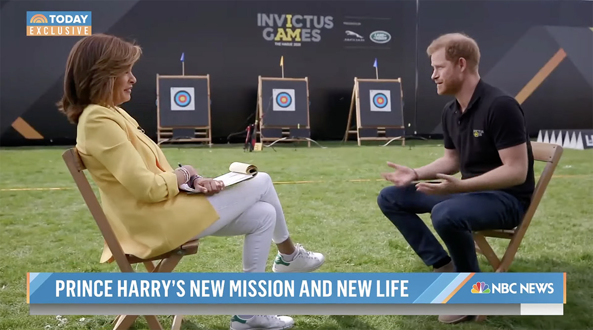 Принц Гарри даёт интервью телеведущей Ходой Котб во время провидения Invictus Games для телепередачи The Today Show, 20 апреля 2022 года в Гааге, Нидерланды