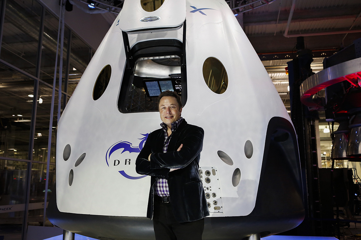 SpaceX Crew Dragon Илон Маск