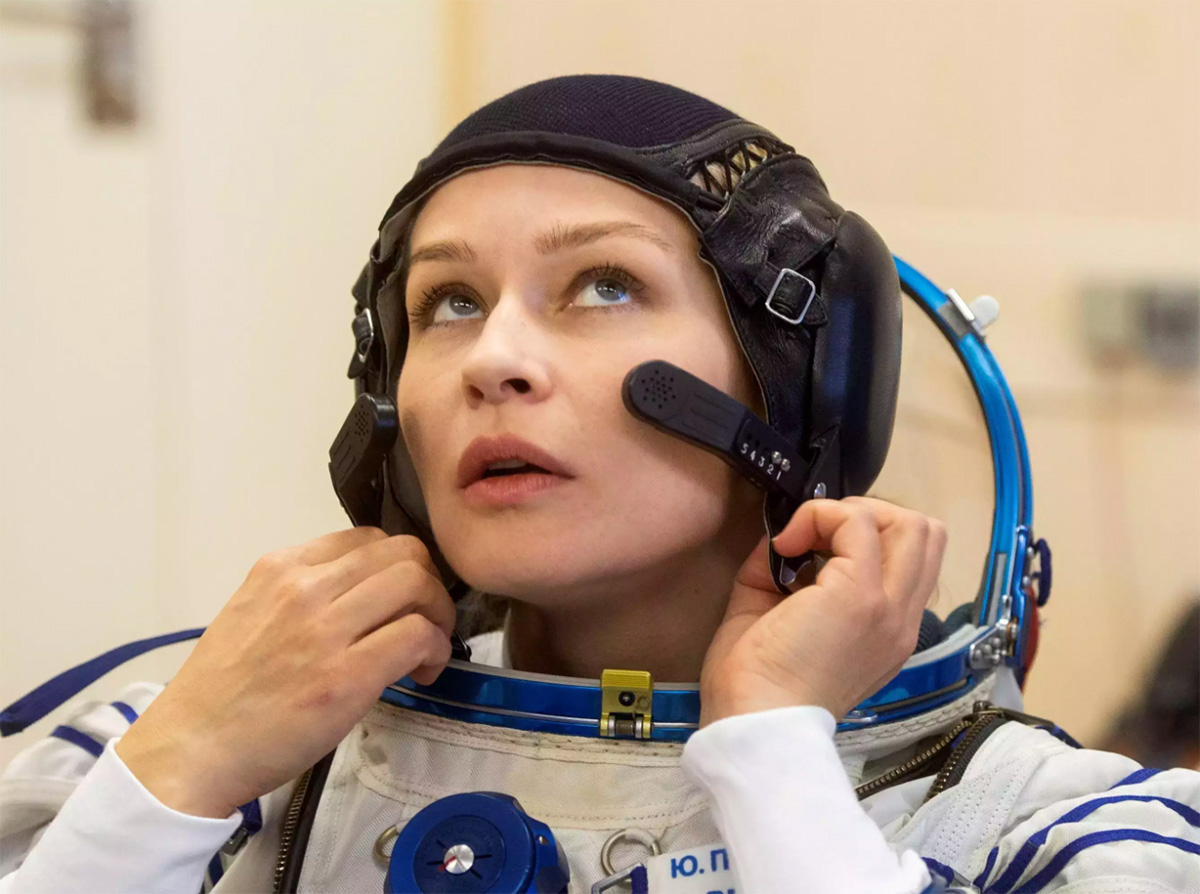Актриса летавшая в космос в 2021 году